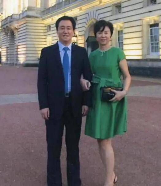 问到跟旧爱熊黛林有否复合的可能,郭富城重申“只讲最后一次,希望她找 郭富城为杨采妮吸烟 欲罚杨采妮穿比基尼跳水 2013-04-30 郭富城及杨采妮携电影《圣诞玫瑰》在深圳进行宣传活动。