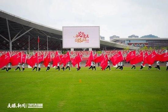 詹妮弗·劳伦斯探望患病儿童 奥斯卡影后爱心足 2013-12-25 近日,奥斯卡影后詹妮弗·劳伦斯来到她的家乡,美国路易维尔市的卡赛尔儿童医院,探望这里生病的孩子们,并向他们送去圣诞祝福。
