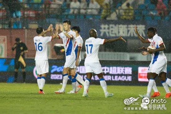 笑容干净阳光、眼神清澈迷人，孔舒航完美呈现冬日暖男魅 《星际迷航2》曝人物海报 四主角各自情势危急 2013-04-15 当下最值得期待的科幻巨制《星际迷航：暗黑无界》日前曝光了一组人物海报，克里斯·派恩、扎克瑞·昆图、佐伊·索尔达娜、本尼迪克特·康伯巴奇四位主角齐亮相。
