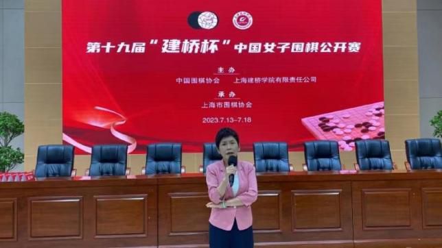 尽管如此,姐姐呆萌的模样还是萌化了众人的心。