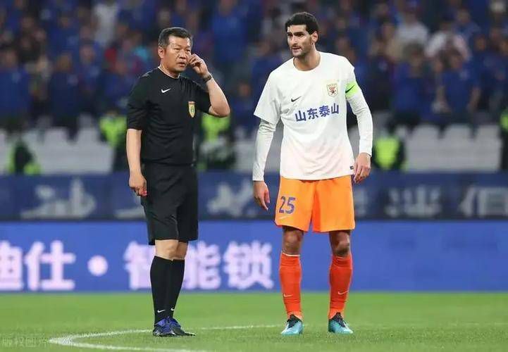 毕赣新片《狂野时代》上映首日便因“看不懂”登上热搜。
