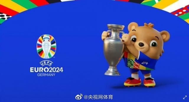 有一句词是：“小孩躲远点，我来救你们”，当时我会比较压着声音、板着脸去说，但是导演说这样用力过度了。