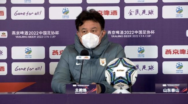 两人对着镜头一脸严肃地跳舞比心，化身“中年显眼包”，反差感逗笑了网友，大家纷纷表示“各忙各的，跟不上节奏，但是莫名的开心”“有种脑 《坚如磐石》曝片场花絮 于和伟暖心帮助群演搭戏 2023-08-02 电影《坚如磐石》发布一则片场花絮。