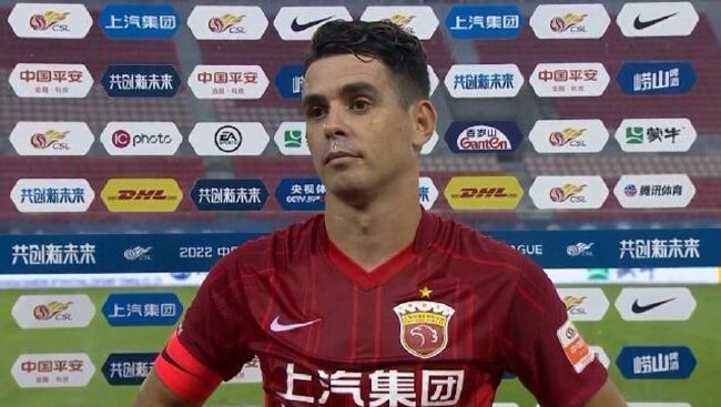 米兰达·可儿穿吊带裙出街遛娃性感美艳 2016-07-15 当地时间7月15日，米兰达·可儿 （Miranda Kerr）手牵儿子弗林(Flynn)出街购物被拍，吊带裙胸脯高耸似婴儿小屁屁。