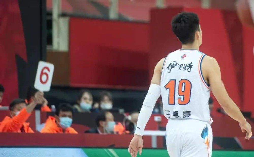 []独家原创稿件，未经授权不得转载，违者将追究其相关法律责任 标签： 今日影评疯狂动物城2票房孙俨斌 ： 相关新闻 AI创作时代，你的“作品”到底算不算你的？