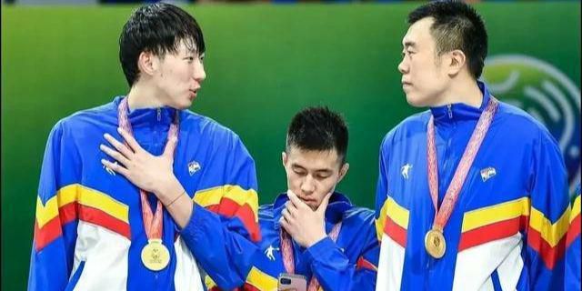在《狂野时代》里，毕赣也做了一次长镜头内部复杂调度的新尝试。