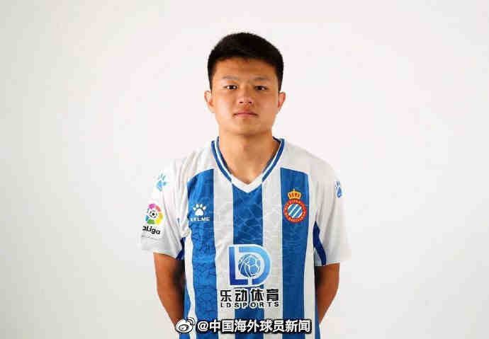 李红说本身饰演聋哑人对赵丽颖的表演是增加了难度的,但没有台词其实在表演当中又帮助了她。
