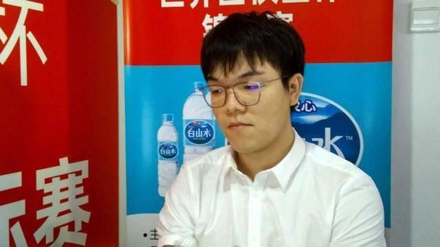 贾老板承认酒驾 被判处25-40小时社区服务 时间:2024.09.14 : 作者:迪莫 : 共8张 当地时间9月13日,美国纽约萨格港,“贾老板”贾斯汀·汀布莱克出庭受审酒驾案件,他对“醉酒驾驶”的指控表示认罪,并被判处25-40小时社区服务。
