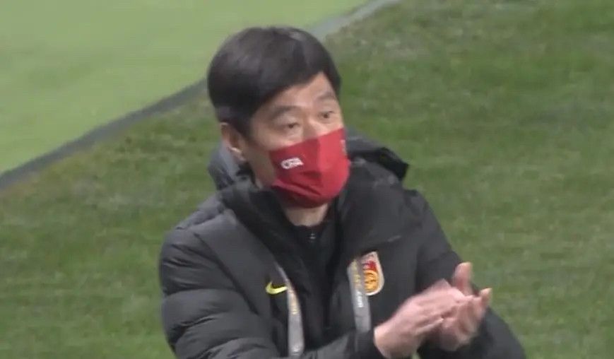 有传罗伯特·帕丁森已经搬出了二人共同居住的寓所，并与米莎·巴顿传出新恋情。