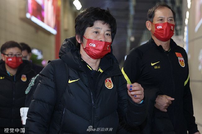有消息称,吴谨言将携手殷桃拍摄都市职场励志剧《标化女王》。