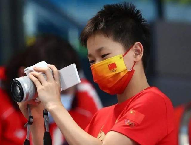网友们纷纷留言：“EC又在发糖了！