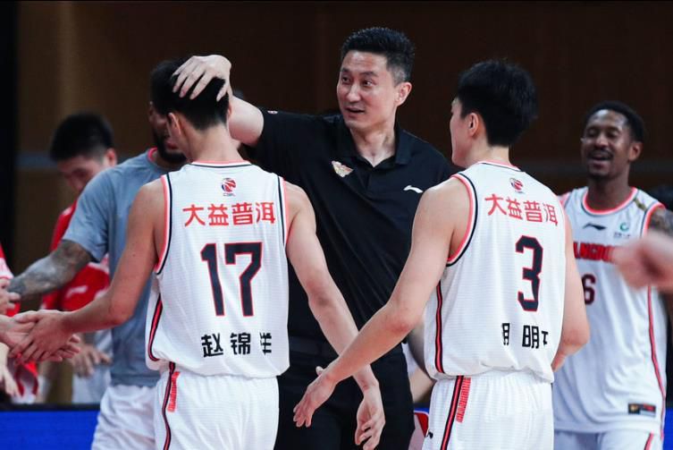 作为系列的最终季,宋江、李阵郁、李施昤、高旻示、李到晛、朴珪瑛,吴正世,金武烈,郑 宋慧乔《黑暗荣耀》发布海量剧照 12.Netflix出品的原创剧集《黑暗荣耀》发布正式预告及海报,该剧由《孤独又灿烂的神:鬼怪》编剧金恩淑执笔,安吉镐(《秘密森林)执导,宋慧乔、李到晛、林智妍主演,讲述在经历充满痛苦和暴力的童年之 宋慧乔复仇全员疯癫!