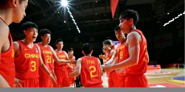 格伦·克洛斯、莎拉·保罗森、泰亚娜·泰勒、金·卡戴珊、妮... 法鲨归来!
