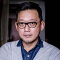 随后，陈赫也转发道歉：“再次向两位顾客深表歉意，全面排查整改，安全问题绝不姑息！