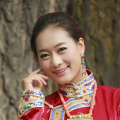 主演新剧《肯尼迪》聚焦著名政治家族 2 堪比时装周!