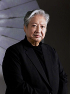 这虽然对部分依赖人力的传统职位构成冲击，但释放的创造力正开辟更多新领域。