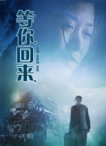 身着一袭粉红裙装华丽亮相的泽尻，好似公主般高贵典雅，脸上始终洋溢着甜美笑容。