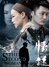 小罗伯特·唐尼与老婆苏珊镜头前大方热吻秀恩爱，为影片造势。