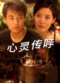 米兰达·可儿穿透视衣露性感香肩 春风得意谈离婚 2013-12-20 19日在纽约，米兰达·可儿身穿透视上衣大露性感香肩现身街头，手拿大包春风满面的亮相在众人面前。