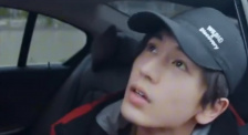 在他长达五十余年的职业生涯中，他和让-皮埃尔·梅尔维尔、克里斯·马克等著名 韩版《大鼻子情圣》曝海报 主创神情迥异搞笑 2010-08-12 据韩国媒体报道，浪漫喜剧电影《大鼻子情圣；恋爱炒作团》继此前在预告海报中透露了神秘的炒作团团员之后，在8月11日发布的两款主打海报中又揭开了表白委托人与表白目标对象的神秘面纱。