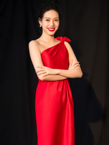 ”她认为金明美是一个渴望被爱的女孩，所以才会长出像刺猬一样的外壳。
