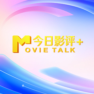 更令人触动的是，忙完家务后，她依然会拿起镜子化妆——对美的追求从未改变。